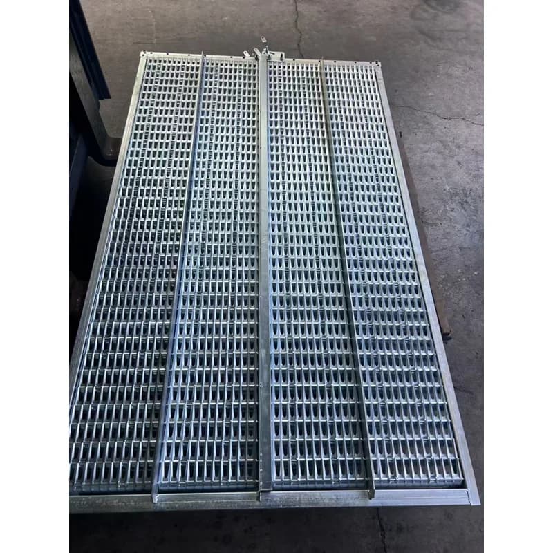 Combine upper sieve and chaffer assembly with multiple louver sections